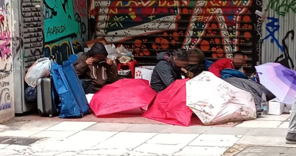 Αστεγοι: τα χελιδόνια της κρίσης
